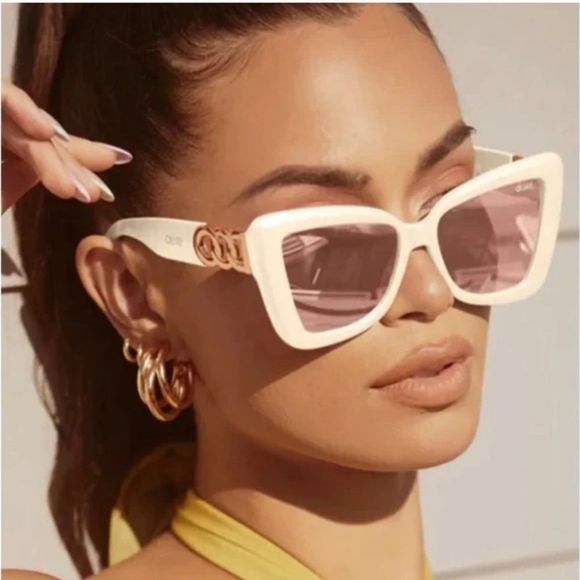 Quay Australia Accessories - QUAY AUSTRALIA CHAIN REACTION SUNGLASSES PEARL AND ROSE GOLD NWT